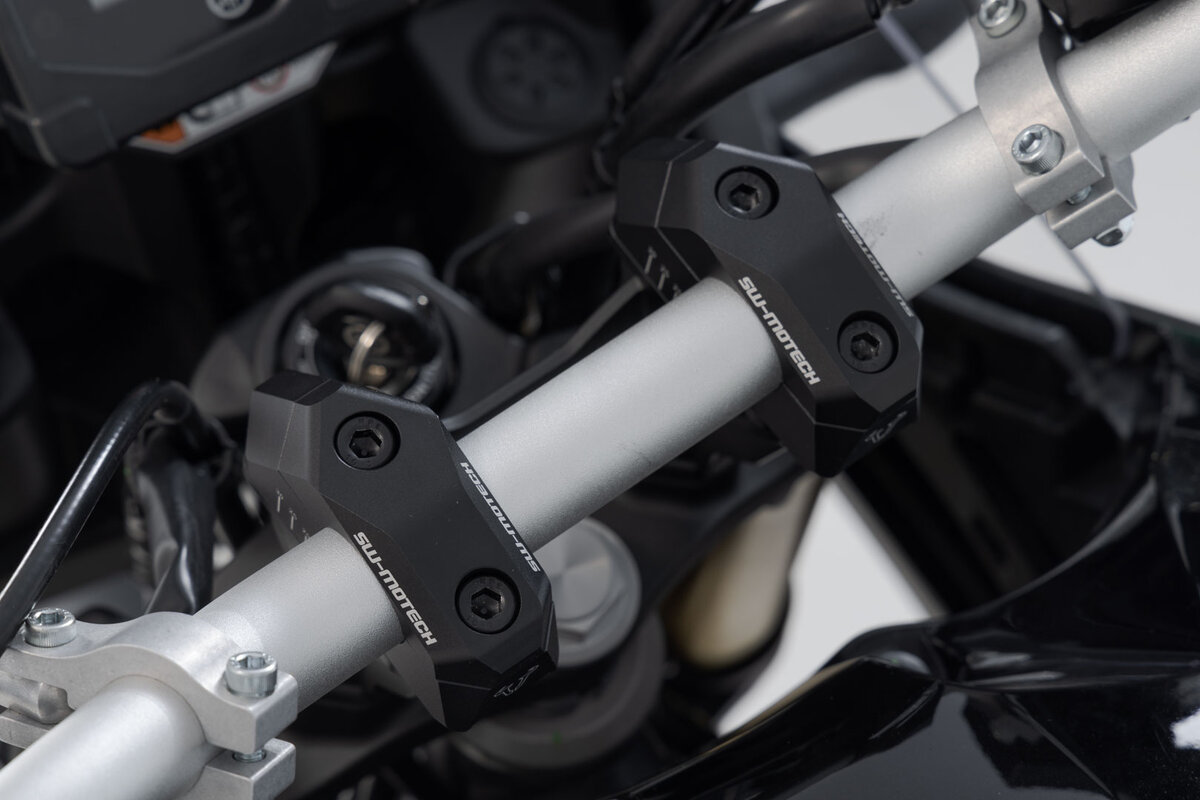 SW-Motech Lenkerverlegung variabel, schwarz für Ø 28 mm Lenker, H=28 mm für Yamaha XSR 700