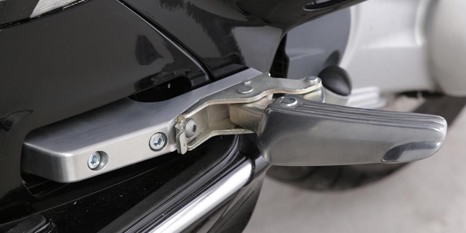 Fußrastenadapter Sozius für Vespa GTS/​GTS Super/​GTV/​GT 60/​GT/​GT L 125-300ccm, silber glänzend