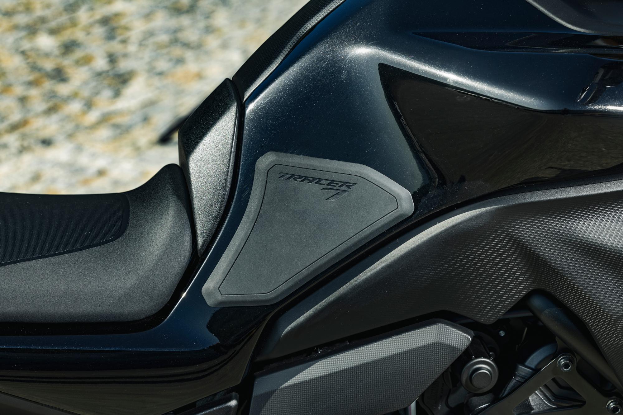 Seitliche Tankpads für Tracer 7 /GT (25-) Original Yamaha