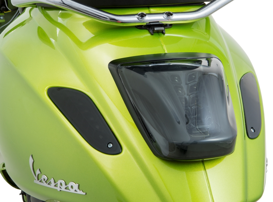 Rücklicht MK II getönt für Vespa Primavera/​Sprint 50-150ccm, Rand - schwarz glänzend