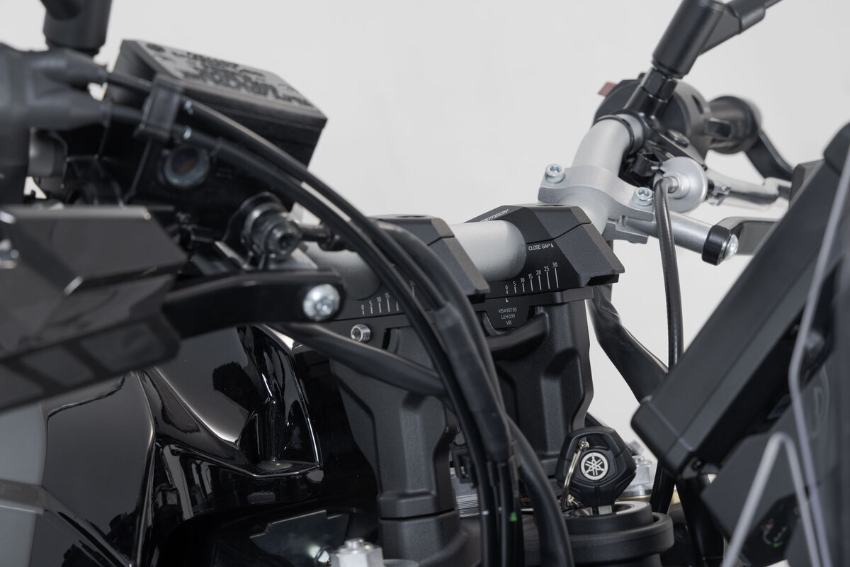 SW-Motech Lenkerverlegung variabel, schwarz für Ø 28 mm Lenker, H=28 mm für Yamaha XSR 700