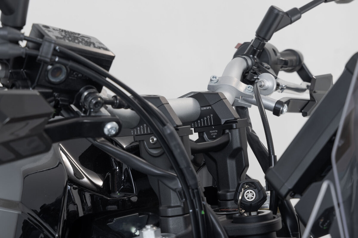 SW-Motech Lenkerverlegung variabel, schwarz für Ø 28 mm Lenker, H=28 mm für Yamaha XSR 700