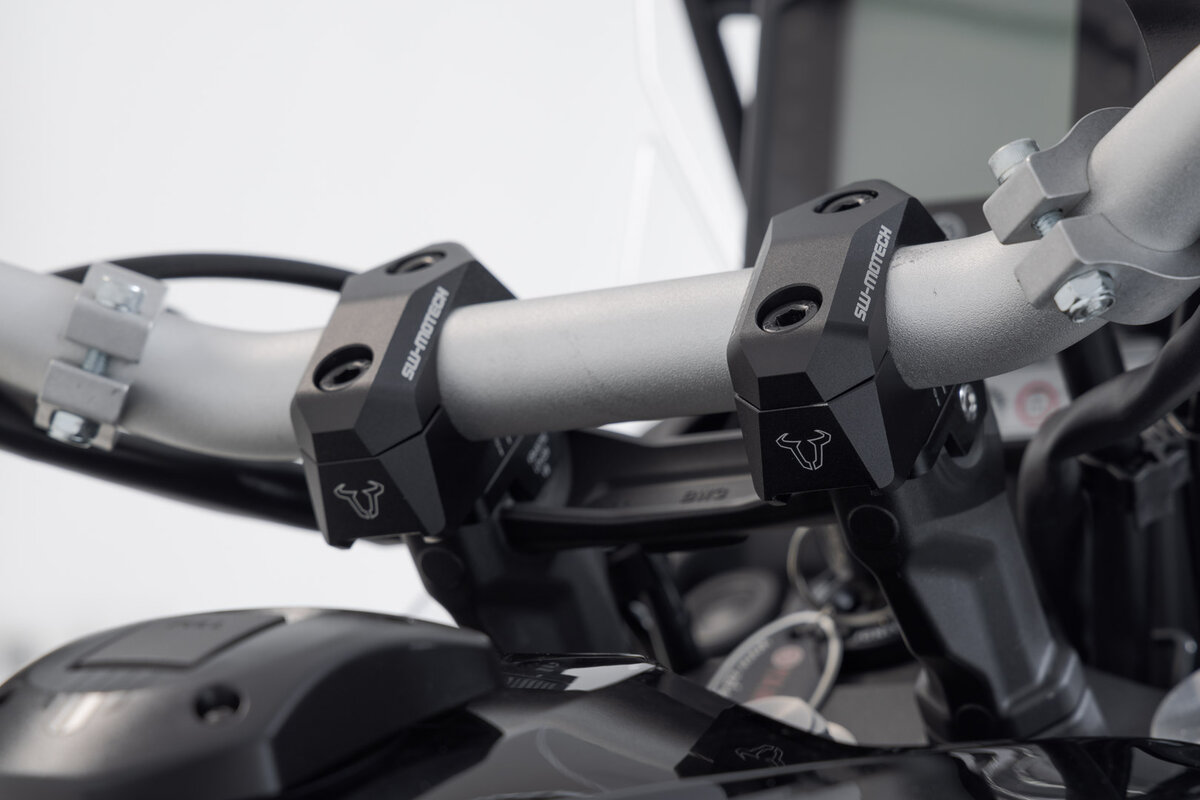 SW-Motech Lenkerverlegung variabel, schwarz für Ø 28 mm Lenker, H=28 mm für Yamaha XSR 700