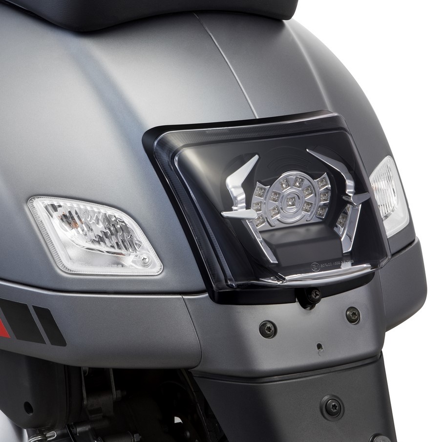 Rahmen Rücklicht Conversion für Vespa GTS/​GTS Super/​GTV 125-300ccm ('14-'18), schwarz glänzend