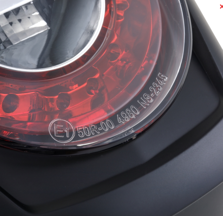 Rücklicht LED rot für Vespa Primavera/​Sprint 50-150ccm, Rand - schwarz matt