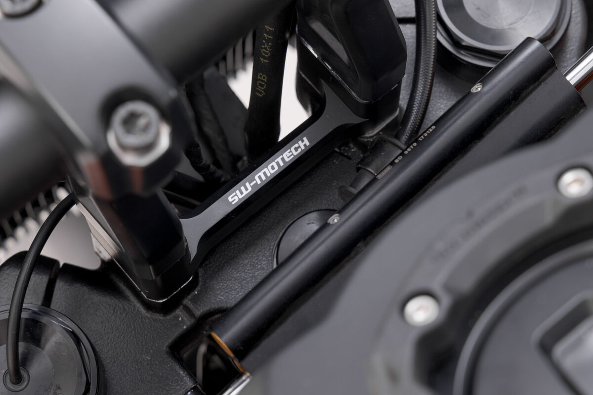 SW-Motech Lenkererhöhung, schwarz für Ø 32 mm Lenker, H=30 mm für Harley Davidson Pan America
