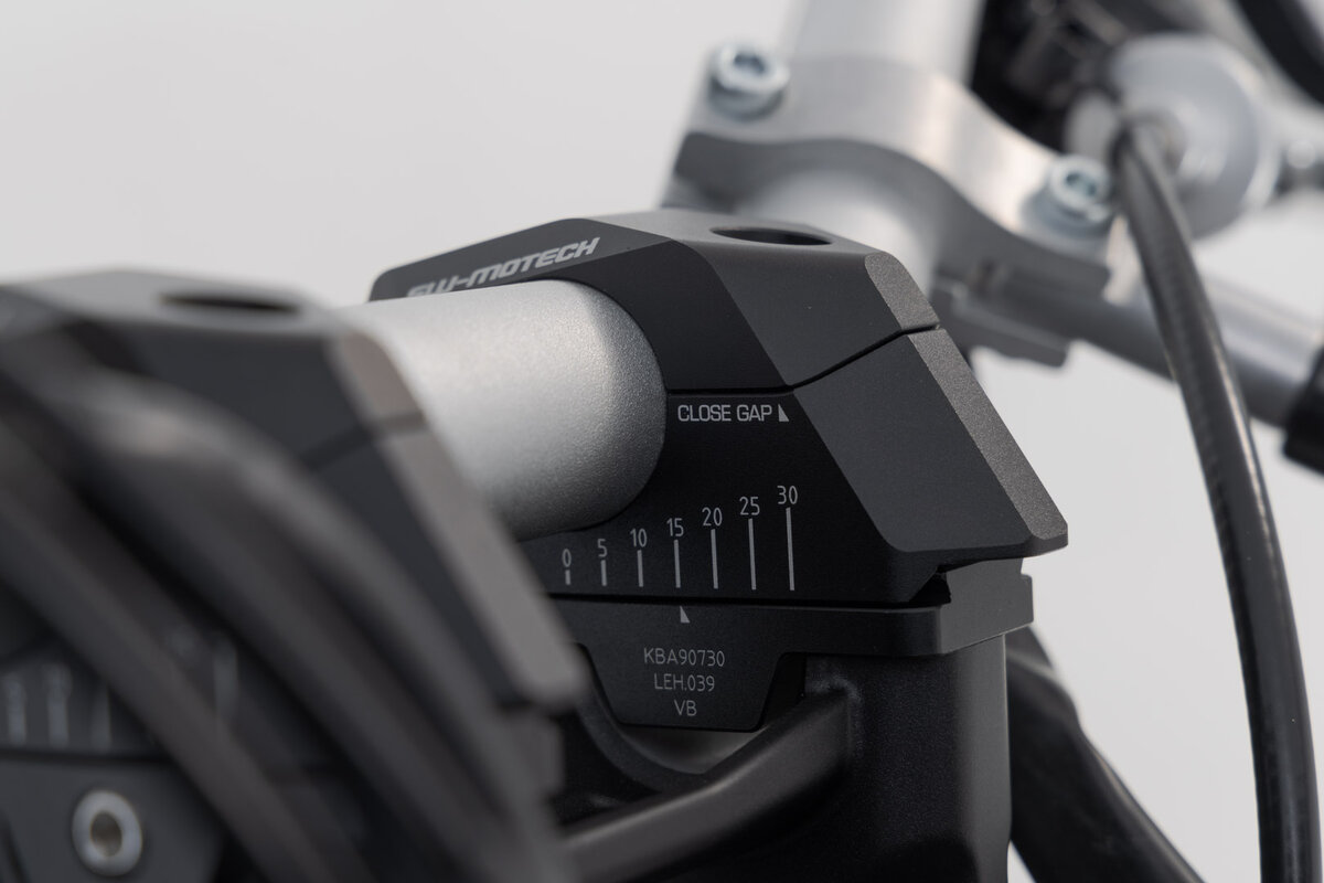 SW-Motech Lenkerverlegung variabel, schwarz für Ø 28 mm Lenker, H=28 mm für Yamaha XSR 700