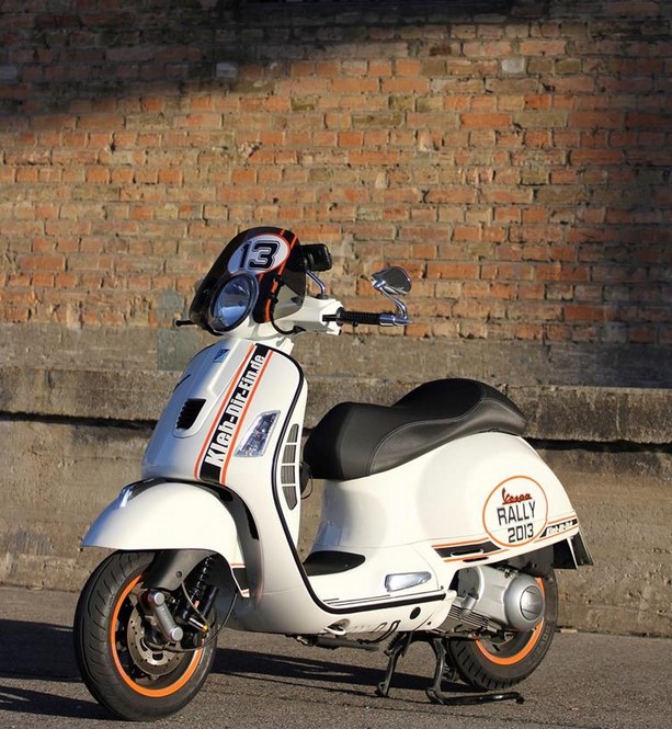 Monoschlitzrohr Beinschild, links und rechts für Vespa GTS/​GTS Super/​GTV/​GT (- '19), schwarz matt