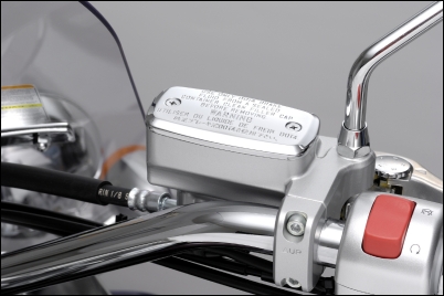 Bremszylinder Abdeckung für Suzuki C1800R BJ. 2008-2012/ C1500T BJ. 2013-2016/ M1500 BJ. 2009-2010/