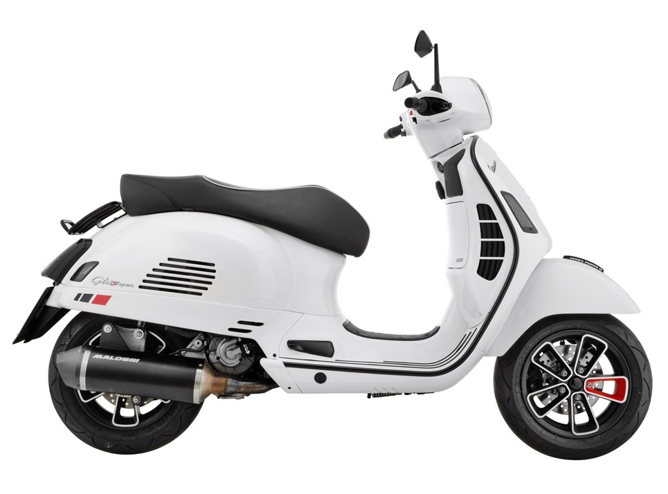 Rahmen Rücklicht Conversion für Vespa GTS/​GTS Super/​GTV 125-300ccm ('14-'18), schwarz glänzend