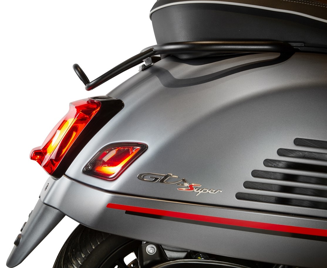 Rahmen Rücklicht für Vespa GTS/​GTS Super HPE 125/​300 ('19-), schwarz glänzend