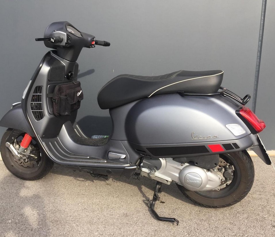 Gepäckträger /  Soziushaltebügel Heck 70s für Vespa GTS/​GTV/GT 125-300ccm 4T LC, schwarz glänzend