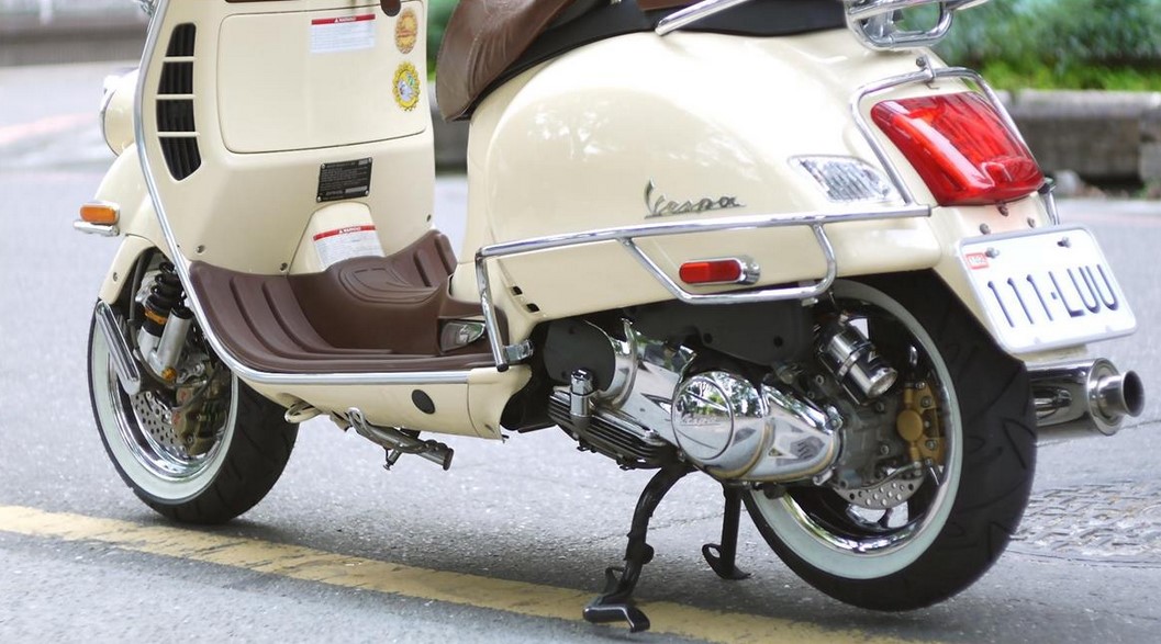 Fußmatte für Vespa GTS/​GTS Super/​GTV/​GT 60/​GT/​GT L 125-300ccm, braun