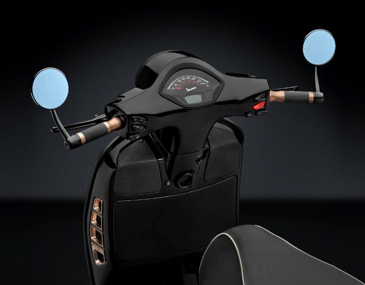 Lenkerendenspiegel RIZOMA "SPIRIT RS" für Vespa ​GTS/​GTS Super/​GTV/​GT, Schriftzug bronze