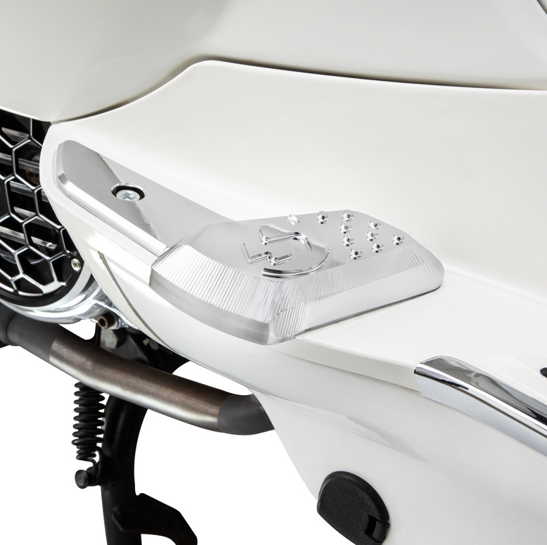 Fußrasten rechts und links für Vespa Primavera /​Sprint 50-150ccm 2T/​4T AC, chrom