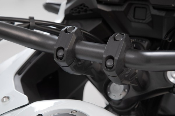 SW-Motech Lenkererhöhung, schwarz für Ø 28 mm Lenker, H=20 mm für Aprilia Tuareg 660 /Rally