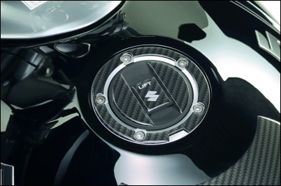 Tankdeckelschutz, Carbon Optik für Suzuki GW250 Inazuma BJ. 2013-2015